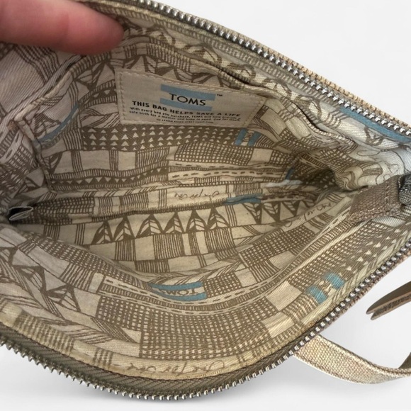 NWOT TOMS Beige Crossbody Bag with Adjustable Strap and Multiple Pockets - Picture 7 of 8